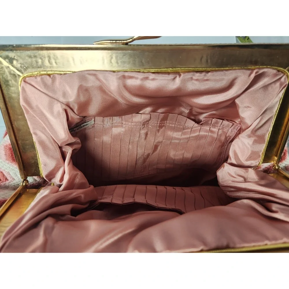 RARE Couture Purse By Lexi Vintage Style Kiss Twist Closure Pink & White Handbag